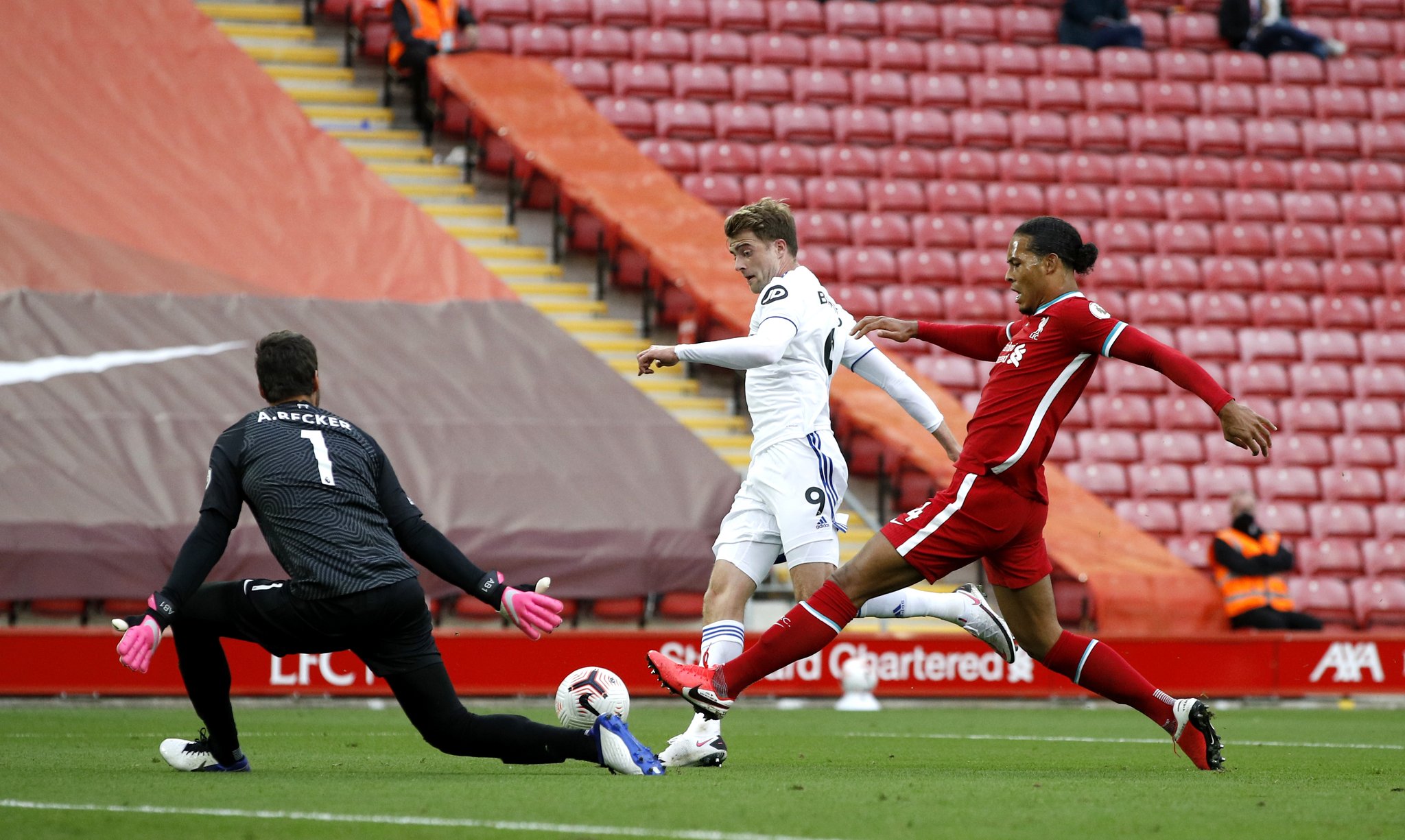 学校聘请了 学校聘请了